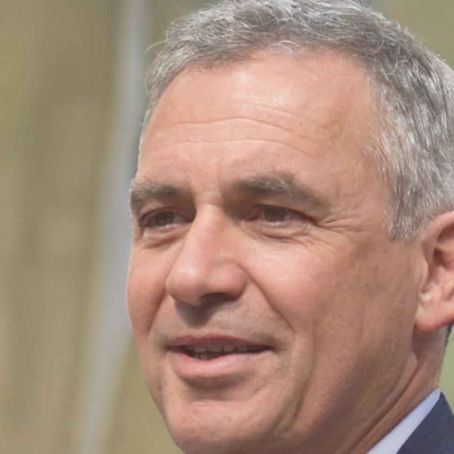 Portrait de Maxence Durandal, formateur expert en analyse financière